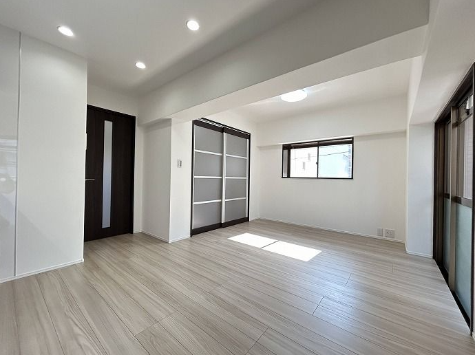 〈出窓付き〉
需要の高い角部屋ならではのオプションで日当たり良好です♪