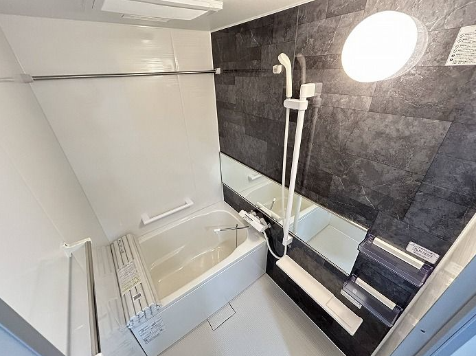 高級感のあるクロスに包まれるバスルーム・・・♪