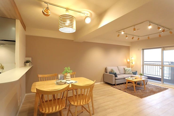 LDK18.0帖:リビングは家族全員の集まる憩いの場、この場所を通じて家族の楽しい会話が聞こえてきそうなリビングですね♪