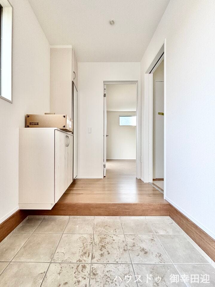 ■「しまう」が叶える美しい玄関■大容量のシューズボックスがあることでいつも整理された、気持ちの良い「家の顔」を保てます。