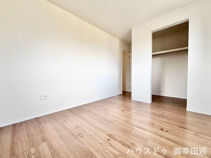 ■2階6.0帖洋室■寝室、書斎、趣味の部屋。家族の成長やライフスタイルに合わせ、様々な使い方ができる快適な空間です。