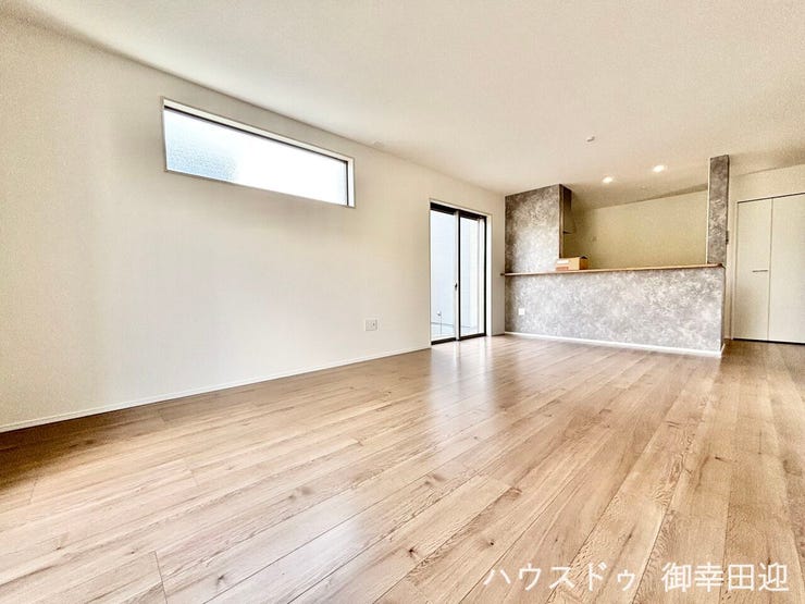 ■安らぎと笑顔の中心地■陽光が優しく降り注ぎ、会話が自然と弾む。ここでは、毎日が特別な時間へと変わります。