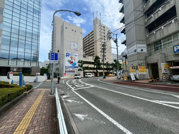 前面道路になります。