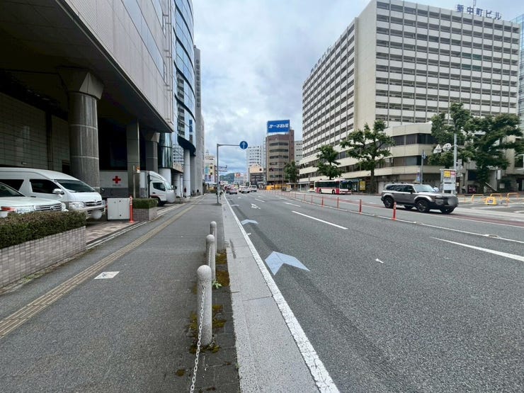 前面道路になります。
