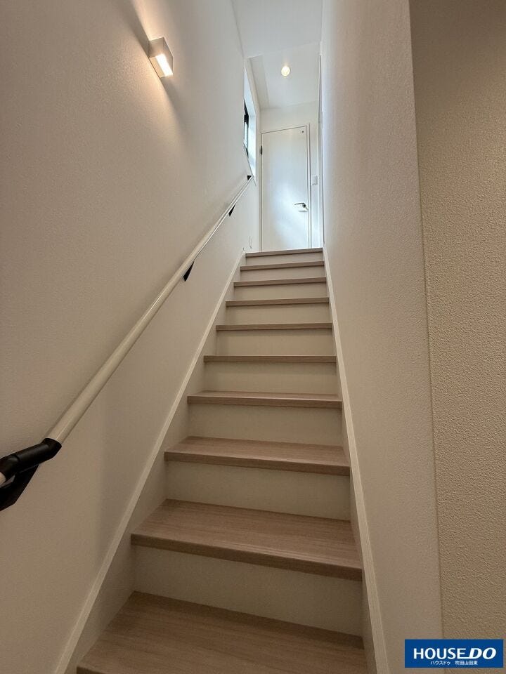 1階から2階への階段です