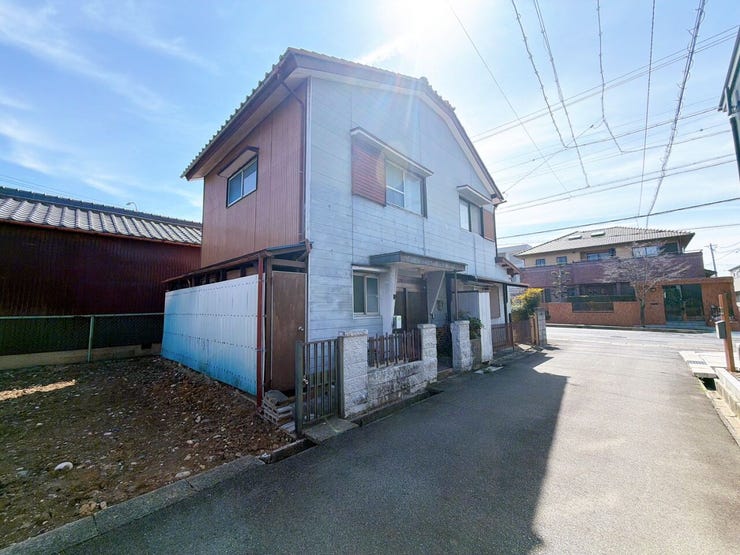 建築条件なし×解体更地渡し!
理想の住まいを一から自由にプランニングできます♪