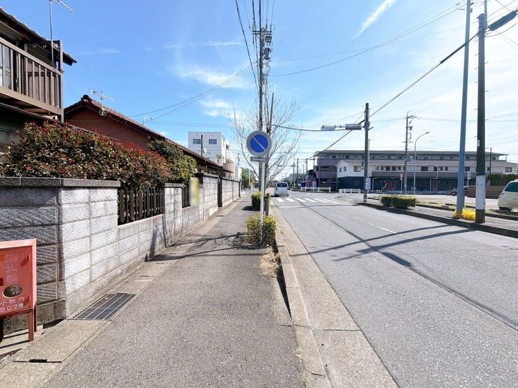 大型車や多くの車両が通行することが少なく、静かで落ち着いた環境が得られます。特に小さなお子さんがいる家庭では安心です!