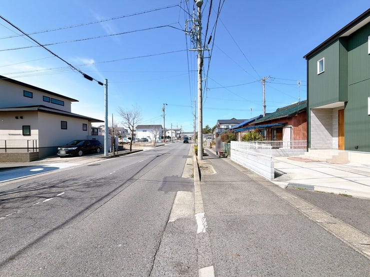 車がスピードを出しにくいため、交通事故のリスクが低減されます。歩行者や自転車が安全に通行しやすい環境です!