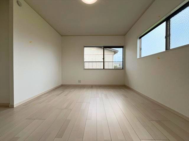 2階6帖洋室も2方向に窓があり光と風が良く通ります
(2026年6月15日 撮影)
