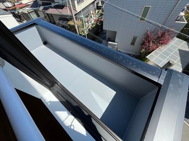 ◆室外機置場◆3階6.7帖洋室の東側に付いています。