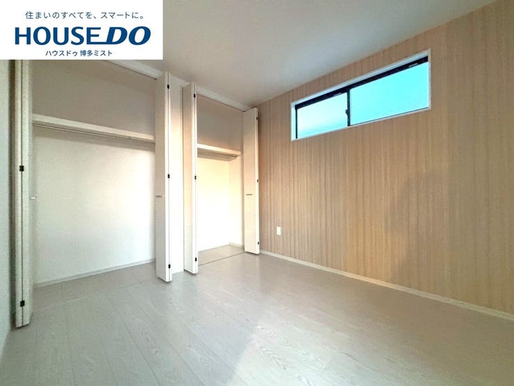 【プライベートルームの過ごし方】ベッドや机などの家具を置いてもゆとりある広さ。何にも邪魔されたくない一番のプライベート空間だから、過ごしやすさは大切にしたい・・・。