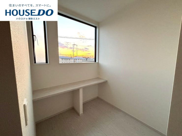 【寛ぎのカウンター】書斎として、収納として、プライベート空間の寝室だかこそ。