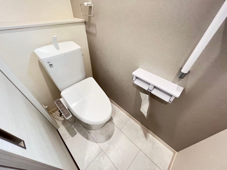 トイレ 同仕様
温水洗浄便座♪
寒い季節も快適です♪