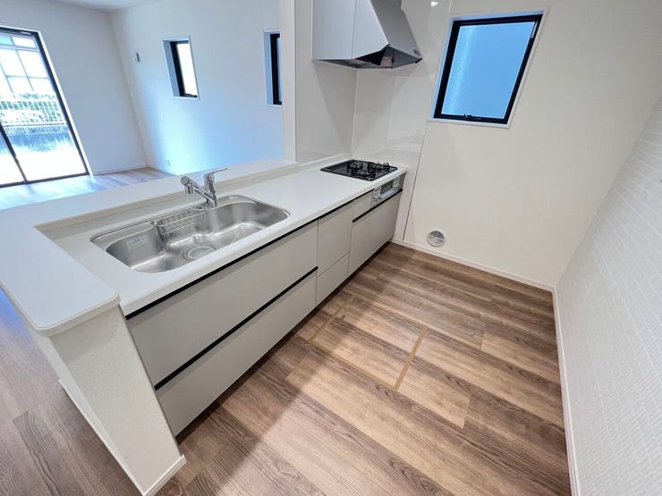 キッチン 同仕様
使い勝手の良いシステムキッチン♪
家族の様子を見守りながらお料理ができます♪