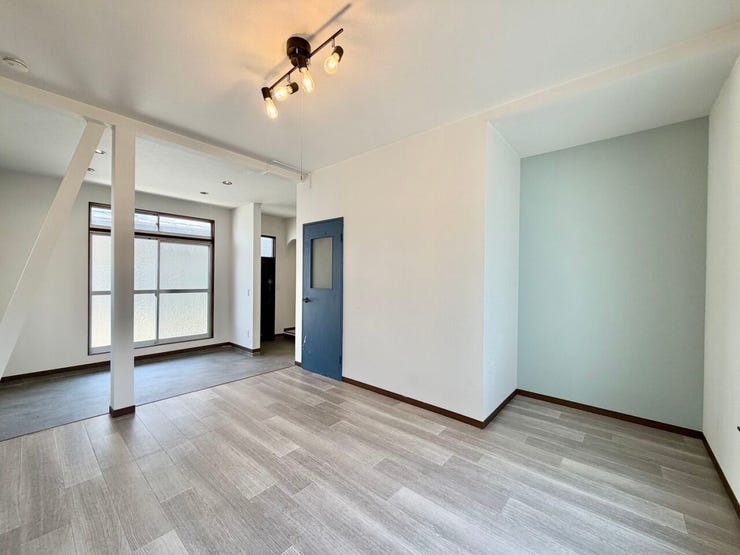 〈多目的ルーム 8.0帖〉お客様はこちらへどうぞ~♪広くて明るく、玄関から直接案内できるので使い勝手◎