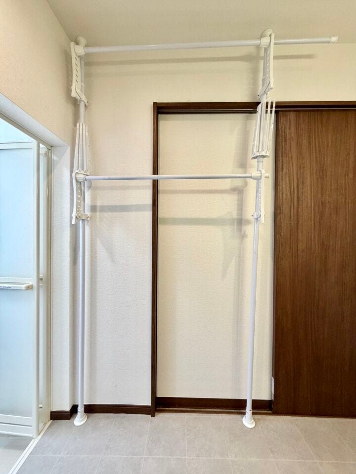 室内物干しを設置した洗面所。雨の日や花粉の季節でも安心して洗濯物を干すことができます♪