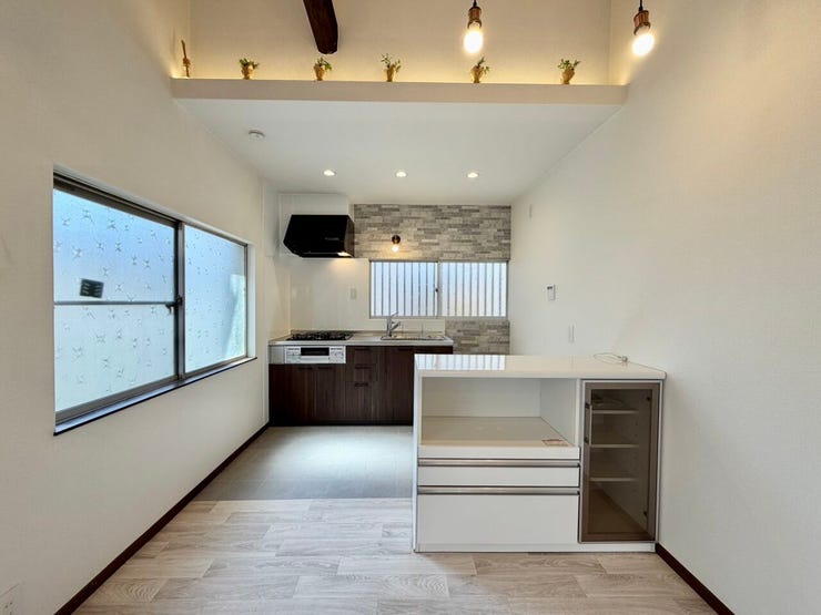 炊飯器などを置けるカウンター付き♪