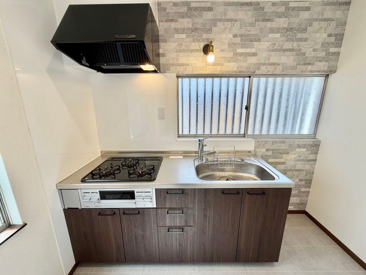 壁付けの明るいキッチンは料理に集中できます♪