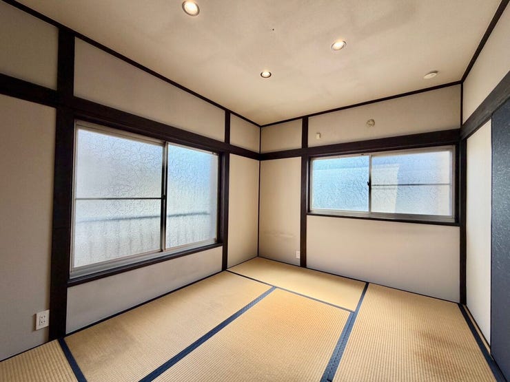 〈6.0帖〉二面採光で室内大変明るいです♪