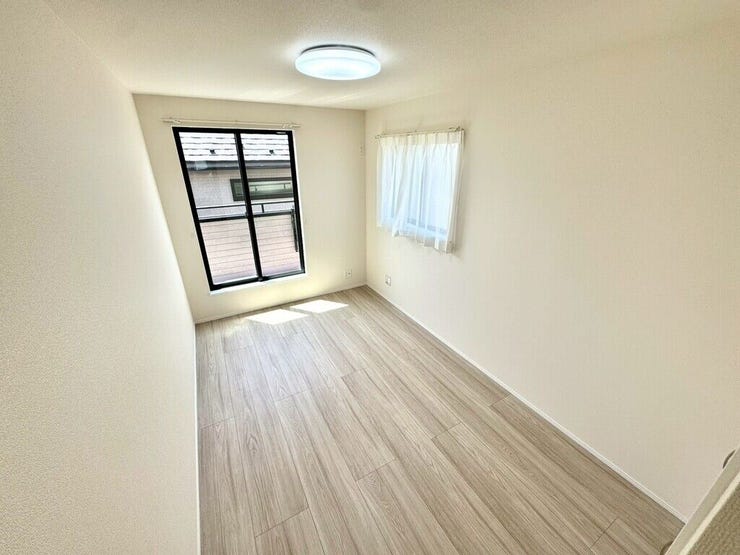 【Bedroom】ナチュラルな内装で、リラックスできる空間。寝室や書斎にも最適です。