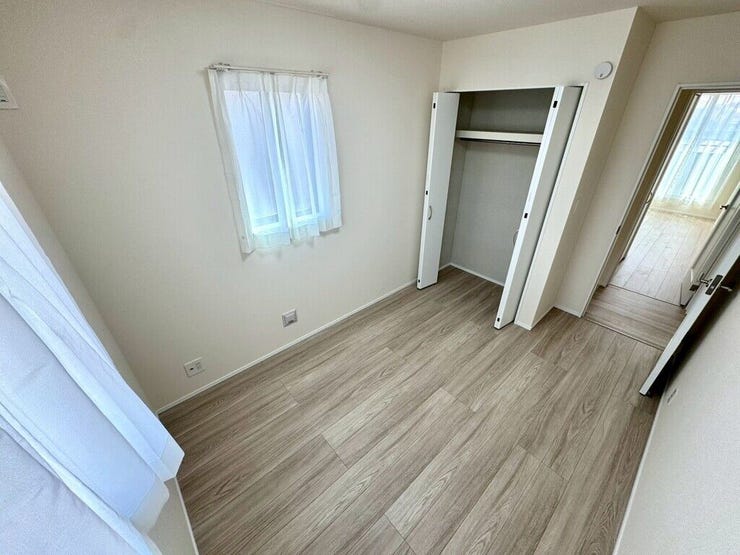 【Bedroom】ナチュラルな内装で、リラックスできる空間。寝室や書斎にも最適です。