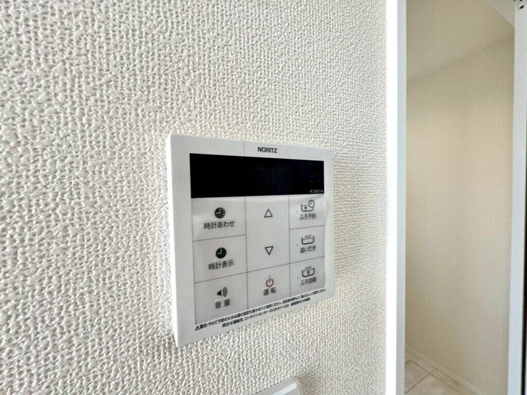 【Facilities】お湯の温度調整がラクな給湯器リモコン付き。追い焚き操作も簡単です。