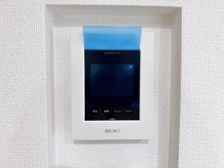 来客時に便利なTVモニター付きインターホン!お子様のお留守番にも安心です♪ 訪問者の顔や様子を室内からしっかり確認してから応対できるため、不審な勧誘や突然の来客にも落ち着いて対応できます。