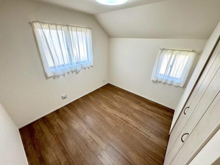 【Bedroom】主寝室や子ども部屋、在宅ワークにも使える洋室。暮らしに合わせて自由にレイアウトできます。