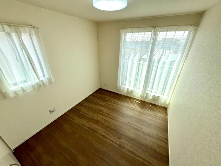 【Bedroom】ナチュラルな内装で、リラックスできる空間。寝室や書斎にも最適です。