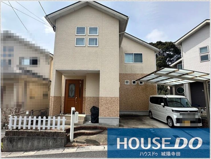 【外観】
平成25年建築の建物です☆
分譲区画内の一画で室内状態も良好です!