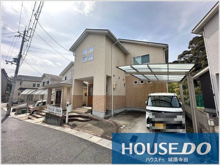 平成25年建築の建物です☆
分譲区画内の一画で室内状態も良好です!