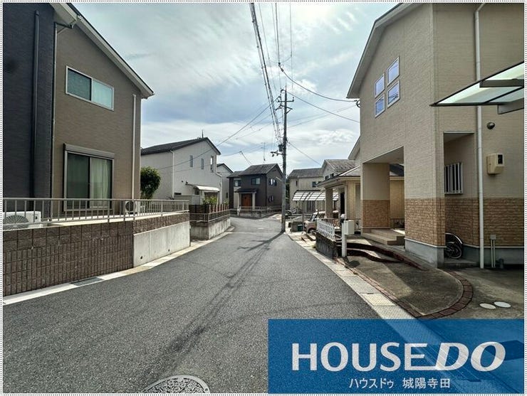 前面道路も約6mあり、駐車もスムーズに可能です♪