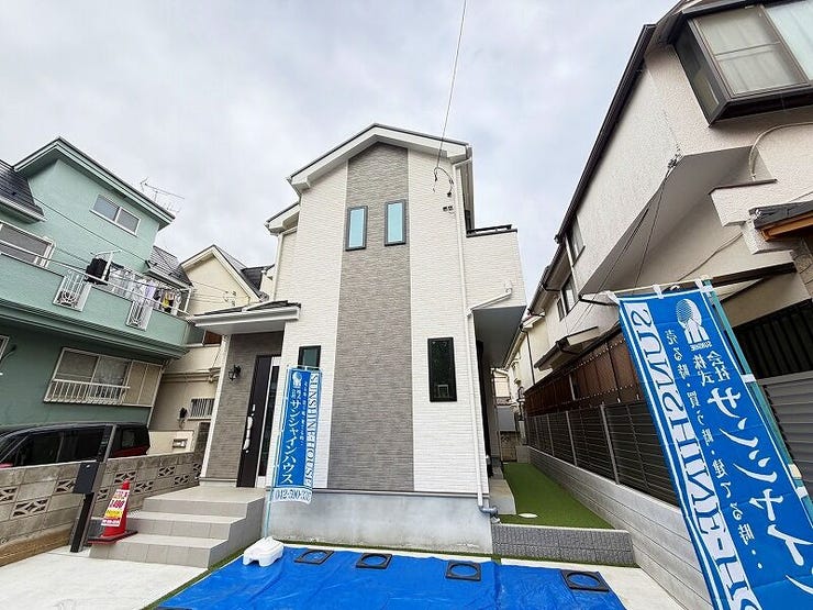 【外観】
落ち着いた住宅街に位置。静かに暮らしたい方に合う住環境