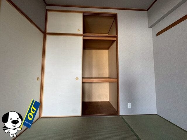 押入は奥行きがあるので布団や季節家電、使用頻度の少ない物などを収納できます!