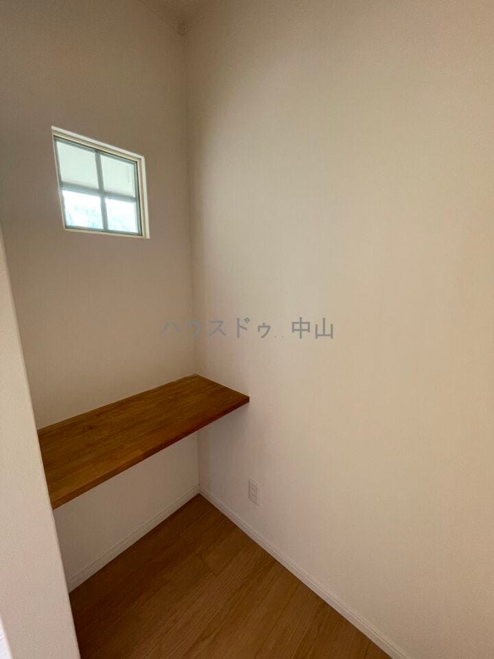 \集中できる書斎スペース/
寝室には書斎スペースがあり。在宅ワークや趣味のスペースとして大活躍です。