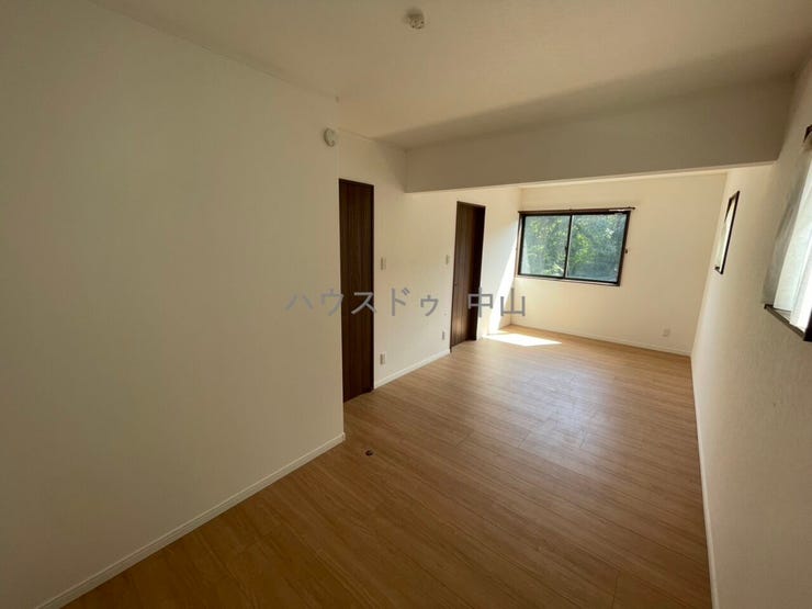 \家族の成長に寄り添う2階洋室/
子ども部屋やワークスペースなど用途自在。収納もしっかり確保され、すっきりと使える快適なプライベート空間です。