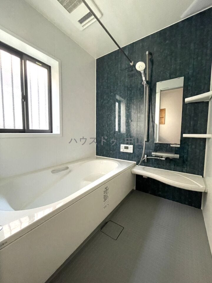 \一日の疲れを癒すバスルーム/
ゆったりとくつろげる浴室空間。清潔感のあるデザインと快適な設備で、毎日のバスタイムを心地よいひとときに。