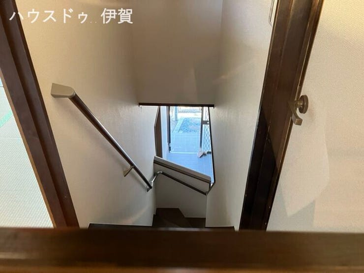 フリースペースから玄関が見えます