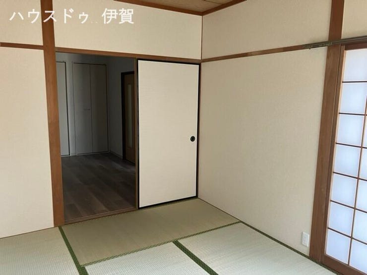 洋室南側の6帖和室