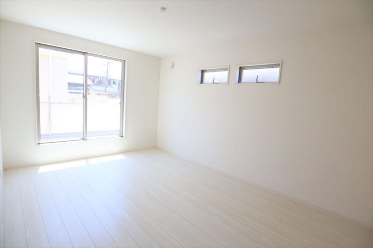 ◇洋室◇ 同仕様
2面採光のお部屋は明るく風通しが良いです♪
収納もしっかり出来ますよ!