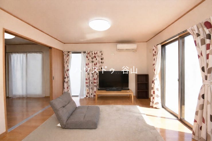 隣室とつなげて使いやすく、開放感のある続き間としても活用しやすいリビングです。