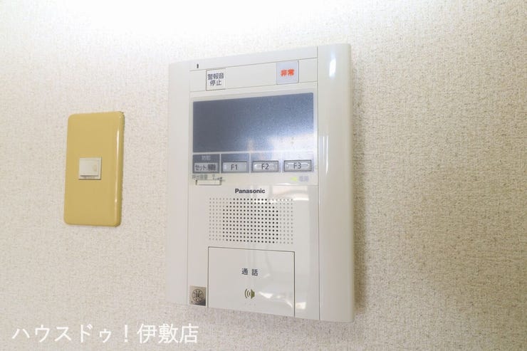 【モニター付きインターホン】
誰が来てもわかるモニター付き♪女性が一人で家にいてもこれなら安心