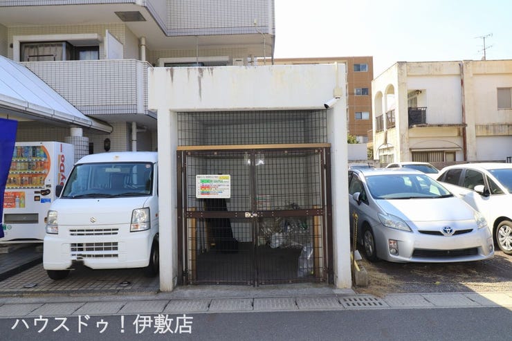 【ゴミステーション】
マンションの入口付近にゴミステーション付