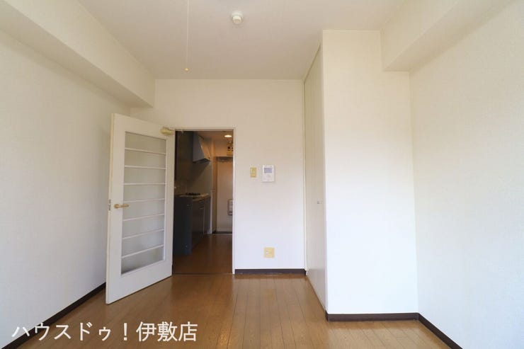 【洋室】
洋室にはクローゼット付です!