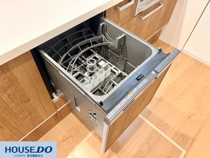 施工事例:堺市東区野尻町モデルハウス
家事の負担を軽減するビルトイン食洗機付きです!食後の片付けがスムーズになり、団らんの時間や趣味を楽しむ余裕が生まれます♪