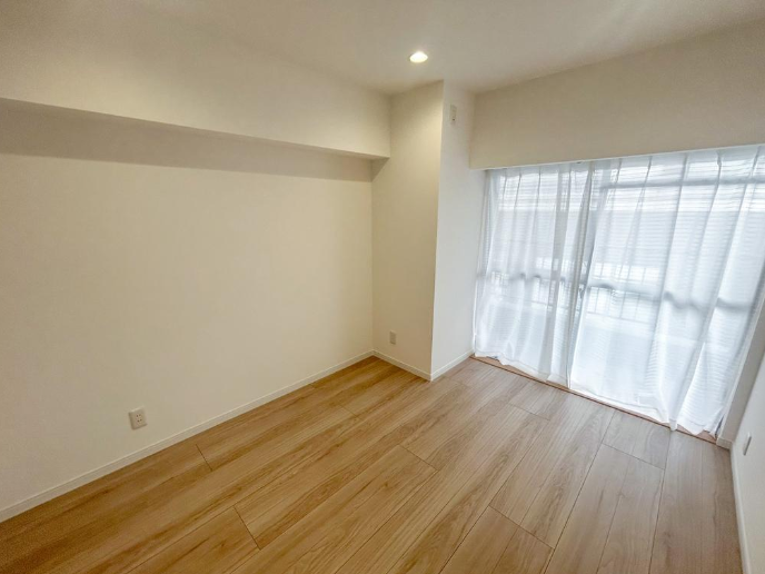 ・約5.5帖の落ち着いた洋室