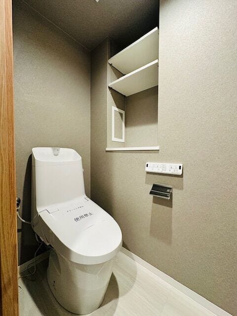 トイレ 温水洗浄便座付きです