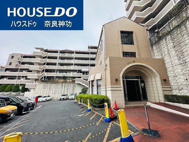 【外観】
2025年8月リフォーム完成!
東向きの北東角部屋