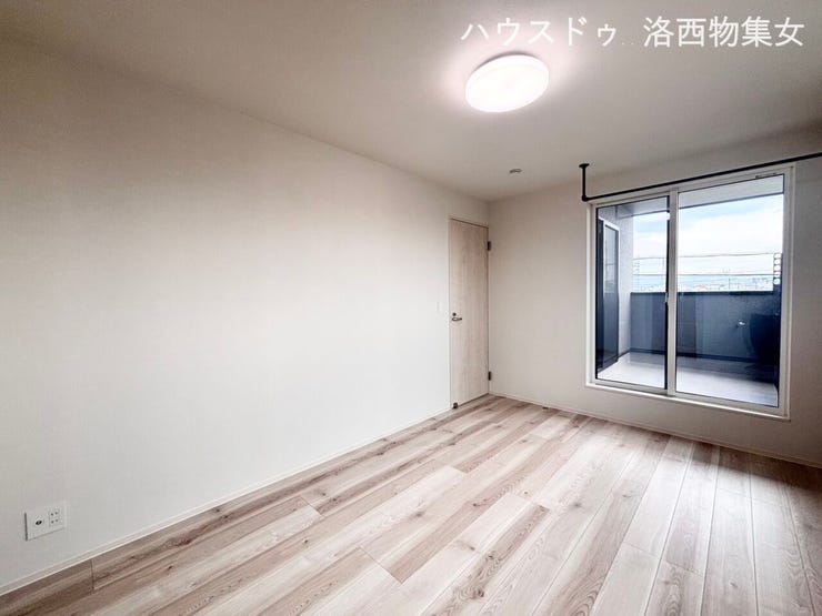 ウォークインクローゼット付きの6.7帖洋室