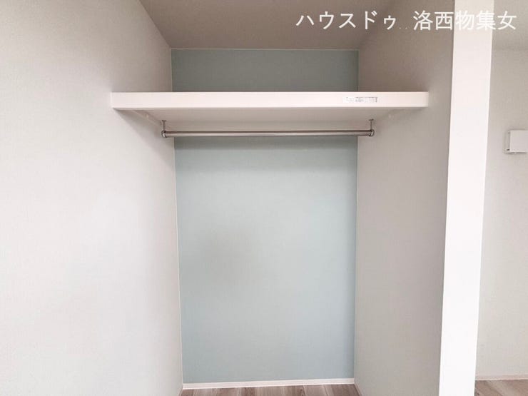 洋室6帖
壁紙はお洒落なアクセントクロス☆